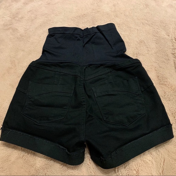Black maternity shorts - Picture 2 of 5